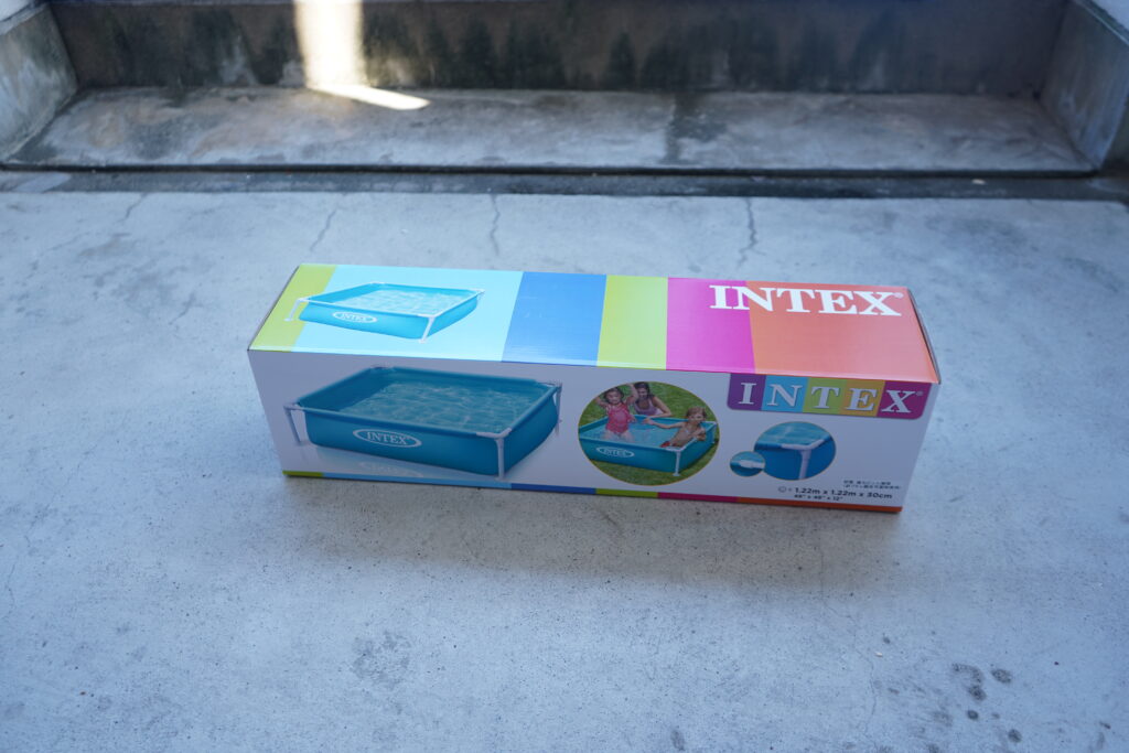 INTEXミニフレームプールの箱はこんな感じ。
